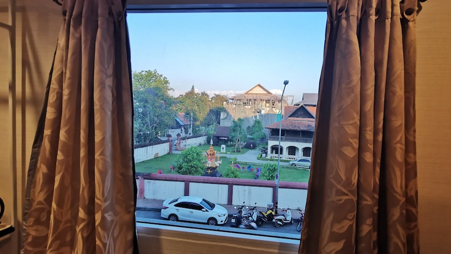 Parasol Inn Chiang Mai Old City