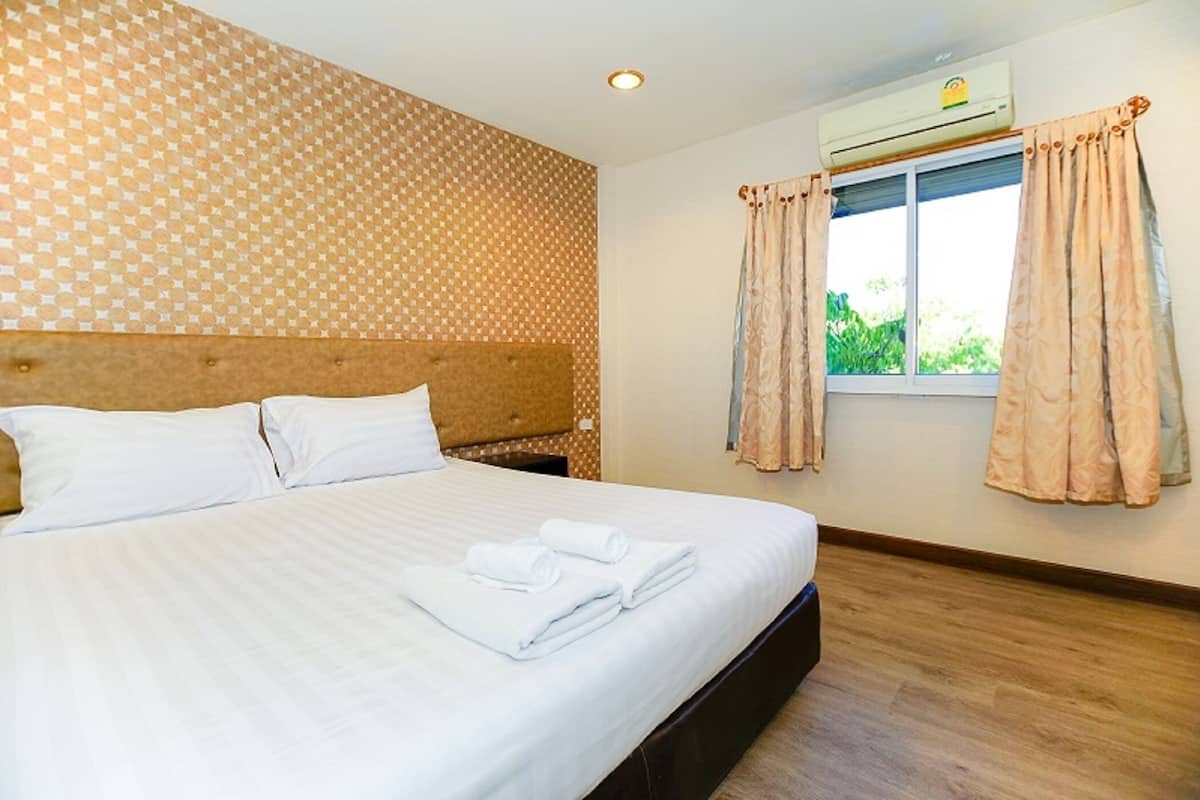 In-room safe, desk, laptop workspace, WiFi (free)