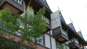 A hotel with a traditional architectural style, featuring balconies and a sign for 'Parasol Inn'. - Parasol Inn Chiang Mai Old City (Chiang Mai)
