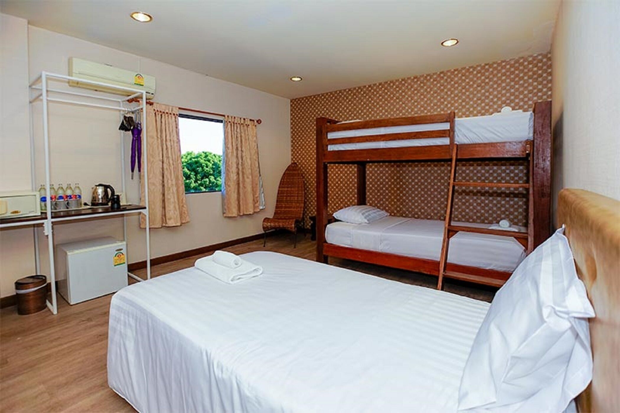 In-room safe, desk, laptop workspace, free WiFi