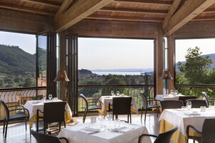 Servizio di colazione, pranzo e cena