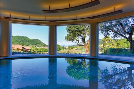 Couples treatment rooms, sauna, hot tub, Turkish bath, body treatments
