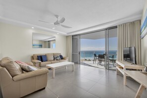 2 Bedroom Superior Ocean View, Tower I | Living area | 42-inch flat-screen TV with cable channels, LCD TV