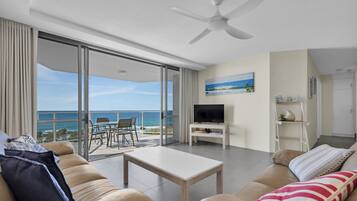 2 Bedroom Superior Ocean View, Tower I | Living area | 42-inch flat-screen TV with cable channels, LCD TV