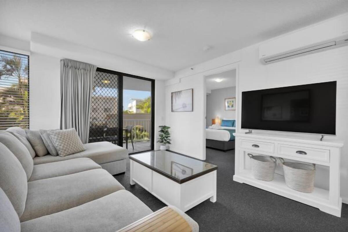 1 bedroom, individually decorated, individually furnished