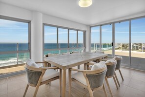 3 Bedroom Premium Ocean View, Tower I | Spiseområde på rommet