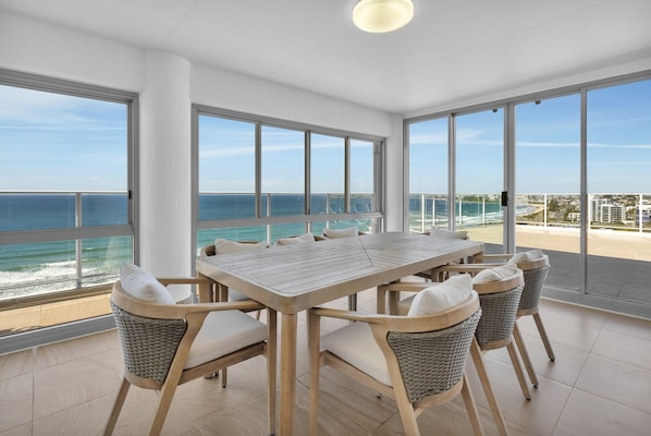 3 Bedroom Premium Ocean View, Tower I | In-room dining
