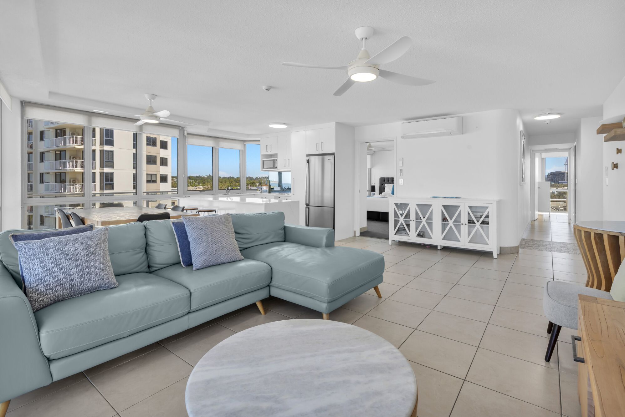 3 Bedroom Superior Ocean View, Tower I | Coin séjour | Télévision à écran plat de 42 pouces avec chaînes par câble