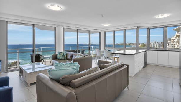 3 Bedroom Superior Ocean View, Tower I | 客廳 | 42 吋平面電視連有線電視頻道、LCD 電視