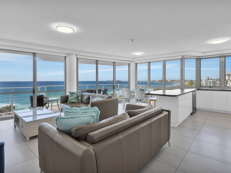 3 Bedroom Superior Ocean View, Tower I | Living area | 42-inch flat-screen TV with cable channels, LCD TV