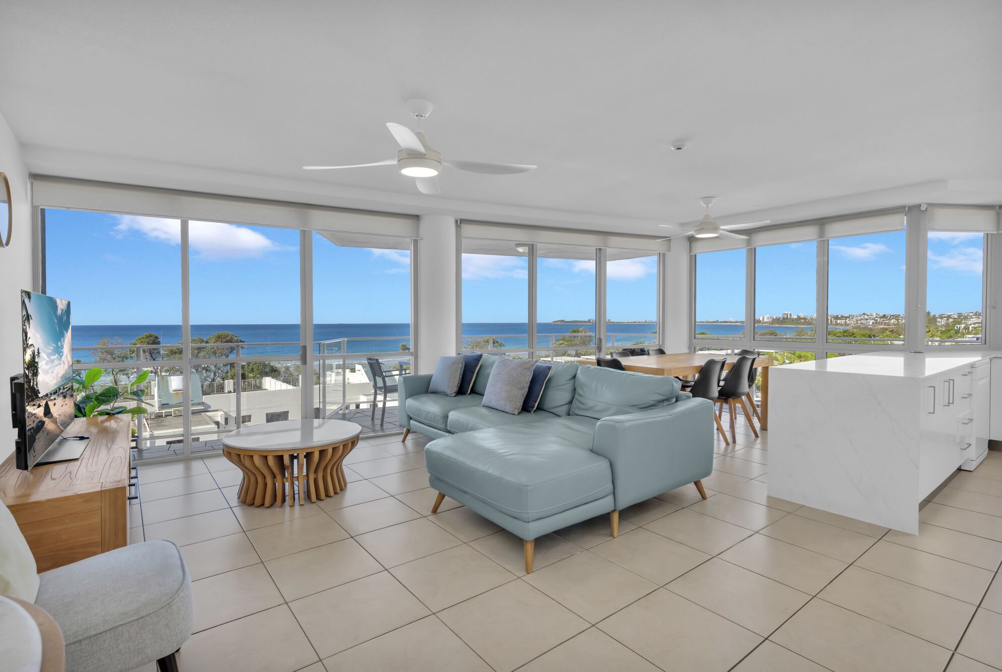 3 Bedroom Superior Ocean View, Tower I | Área de estar | TV de tela plana 42 polegadas com canais a cabo, TV LCD