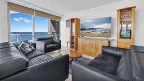 3 Bedroom Ocean View, Tower I | 客廳 | 42 吋平面電視連有線電視頻道、LCD 電視