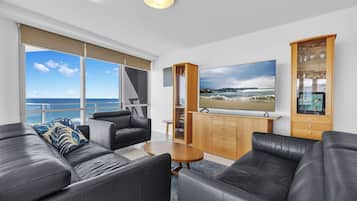 3 Bedroom Ocean View, Tower I | Living area | 42-inch flat-screen TV with cable channels, LCD TV