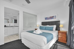 1 habitación, decoración personalizada y muebles diferentes 