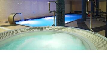 Indoor spa tub