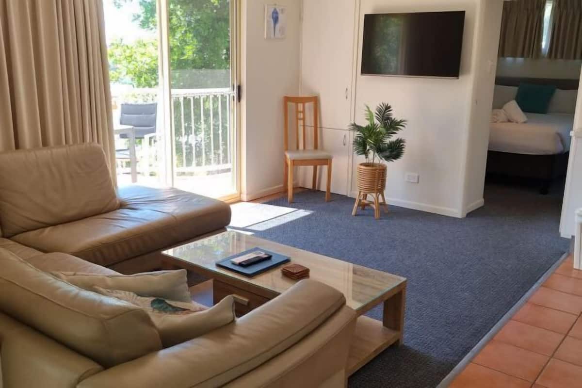 Hypo-allergenic bedding, bed sheets