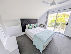 Hypo-allergenic bedding, cribs/infant beds, bed sheets - Rainbow Getaway Holiday Apartments (Rainbow Beach)