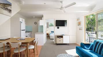 Télévision à écran plat de 37 pouces avec chaßnes par satellite