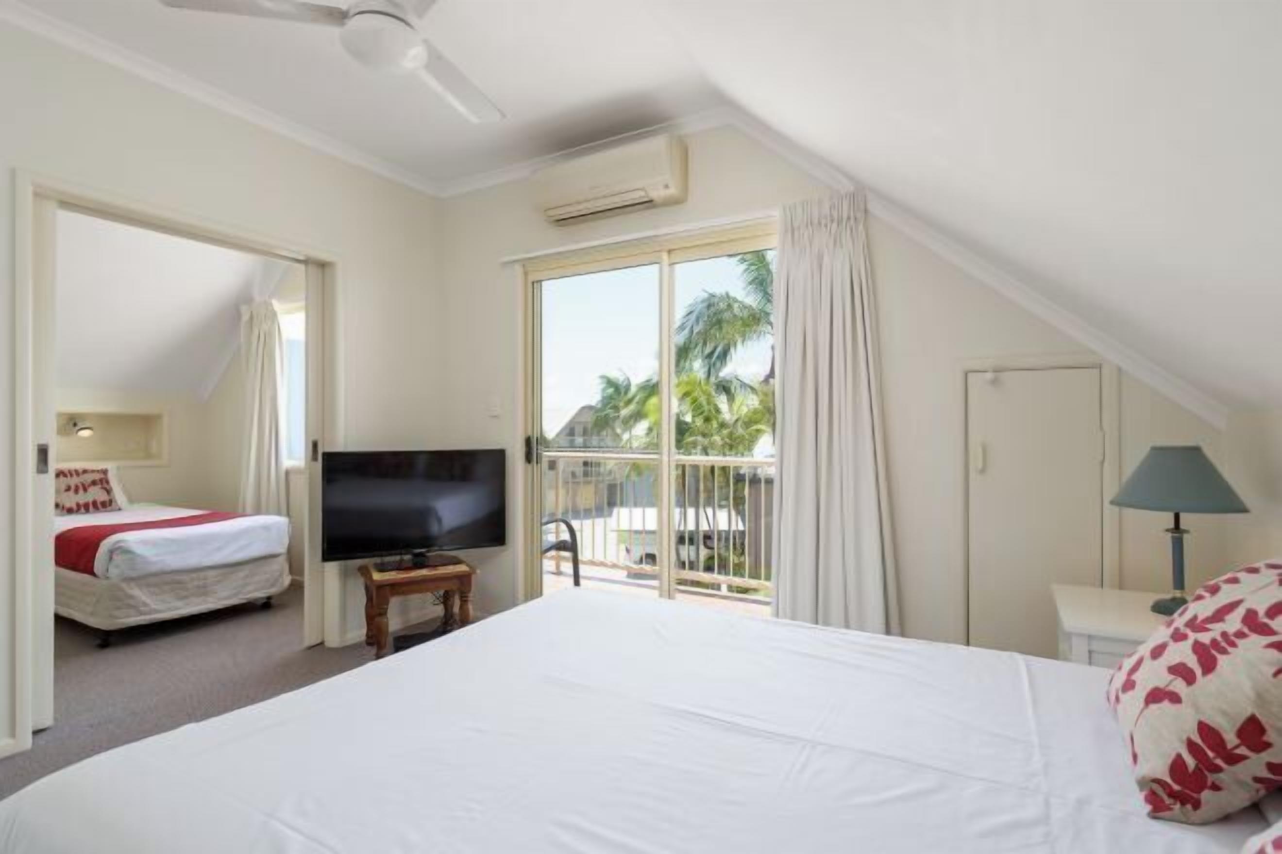 Hypo-allergenic bedding, bed sheets