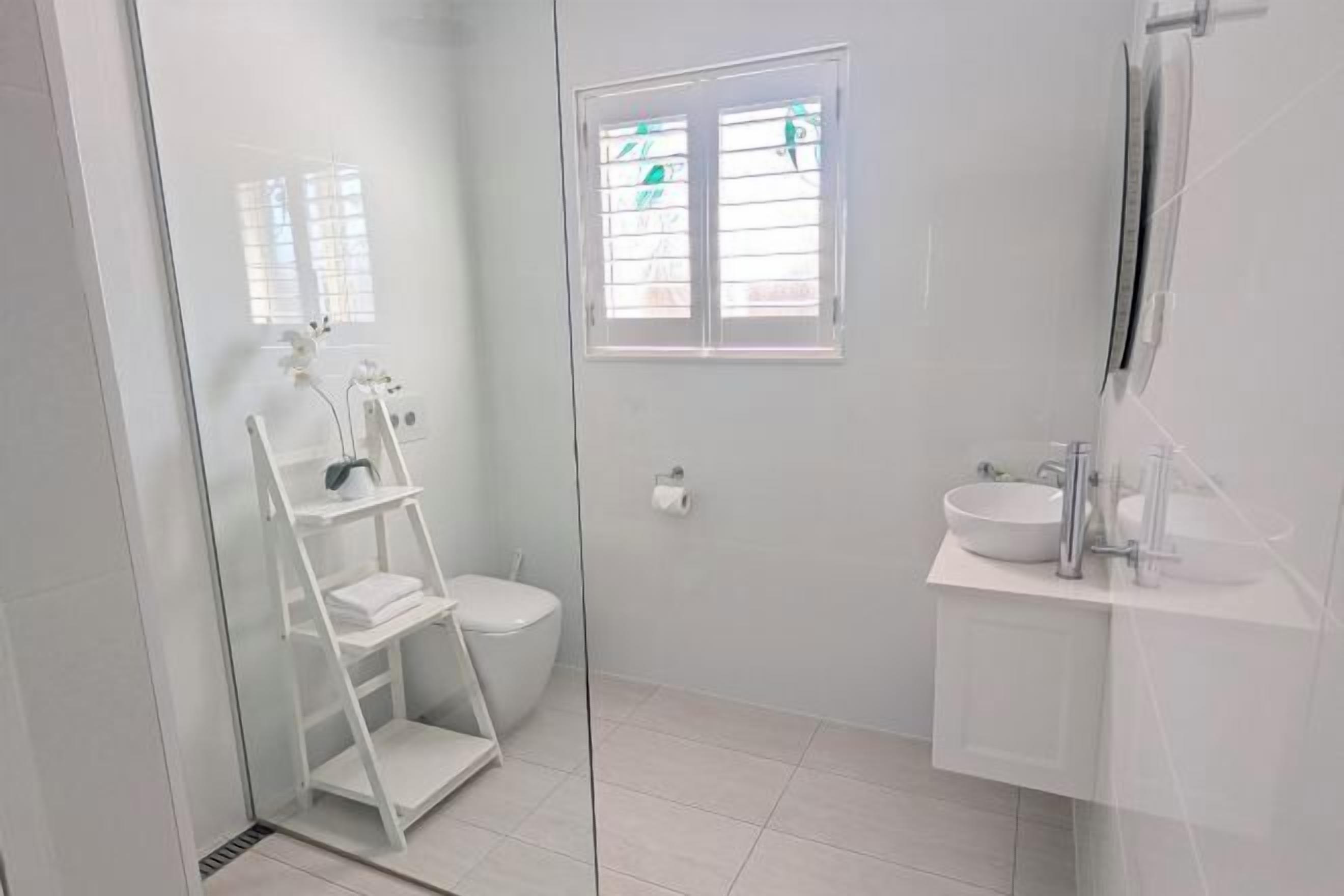 Bathroom | Free toiletries, towels, soap, shampoo