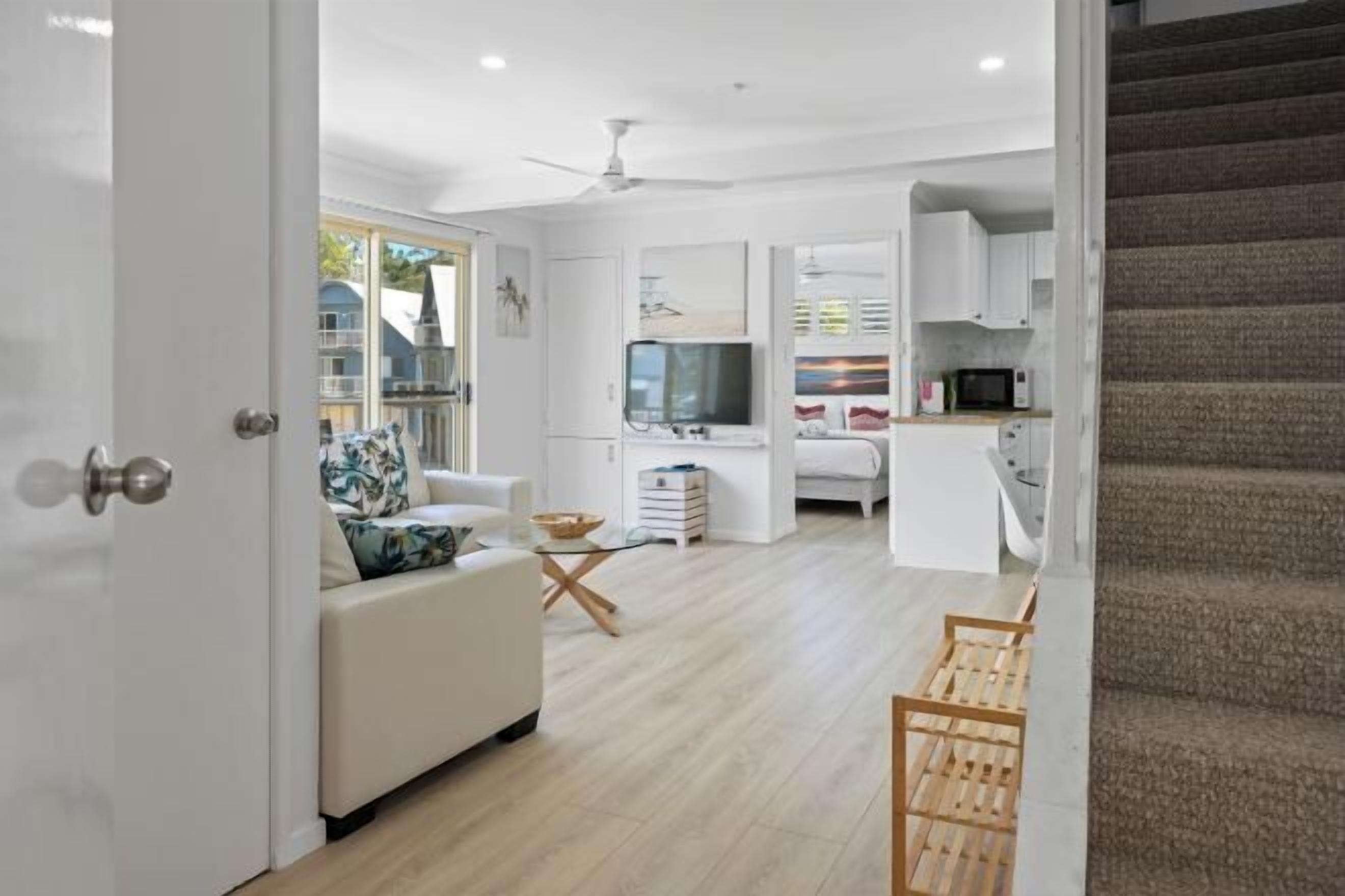 Hypo-allergenic bedding, bed sheets