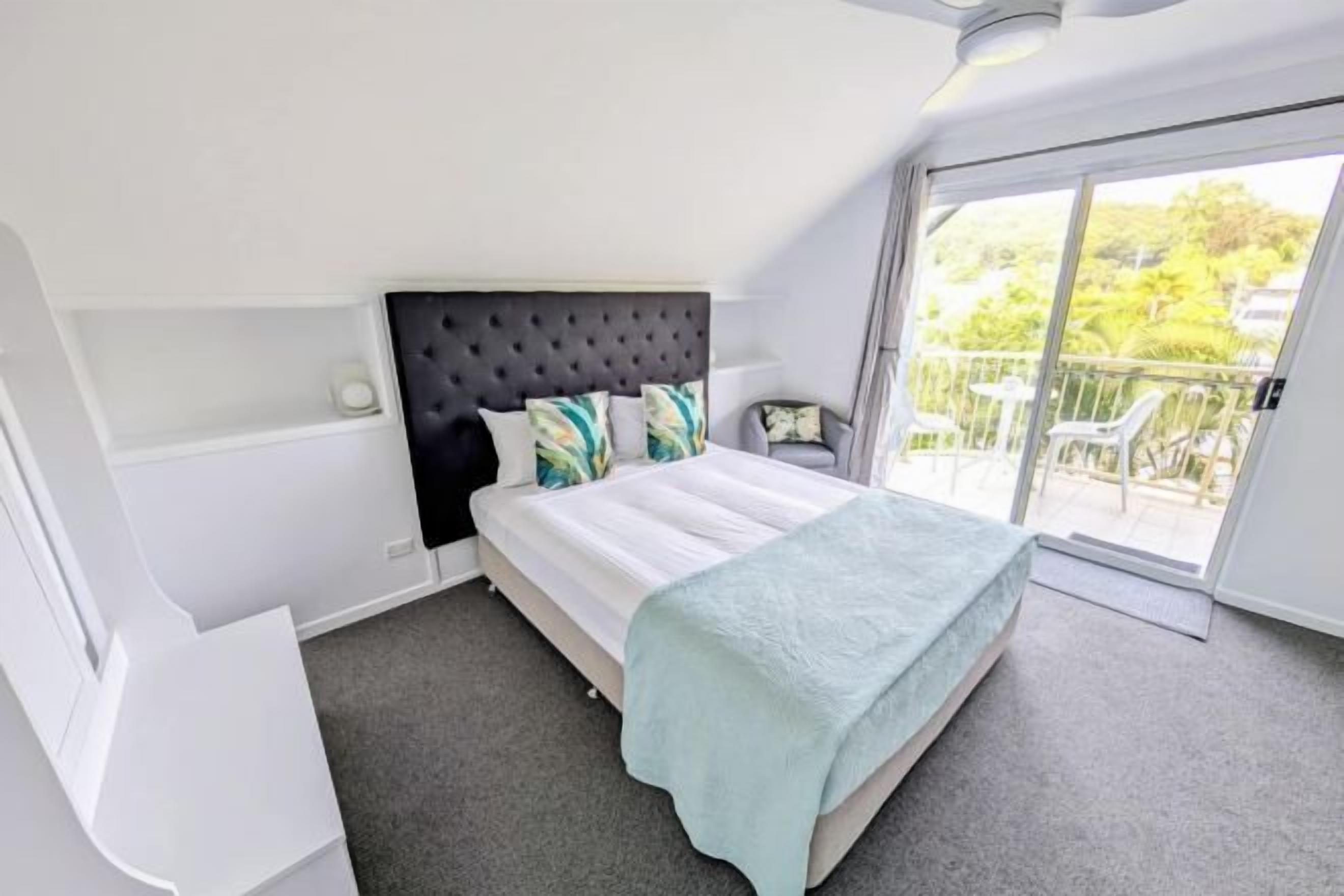 Hypo-allergenic bedding, bed sheets