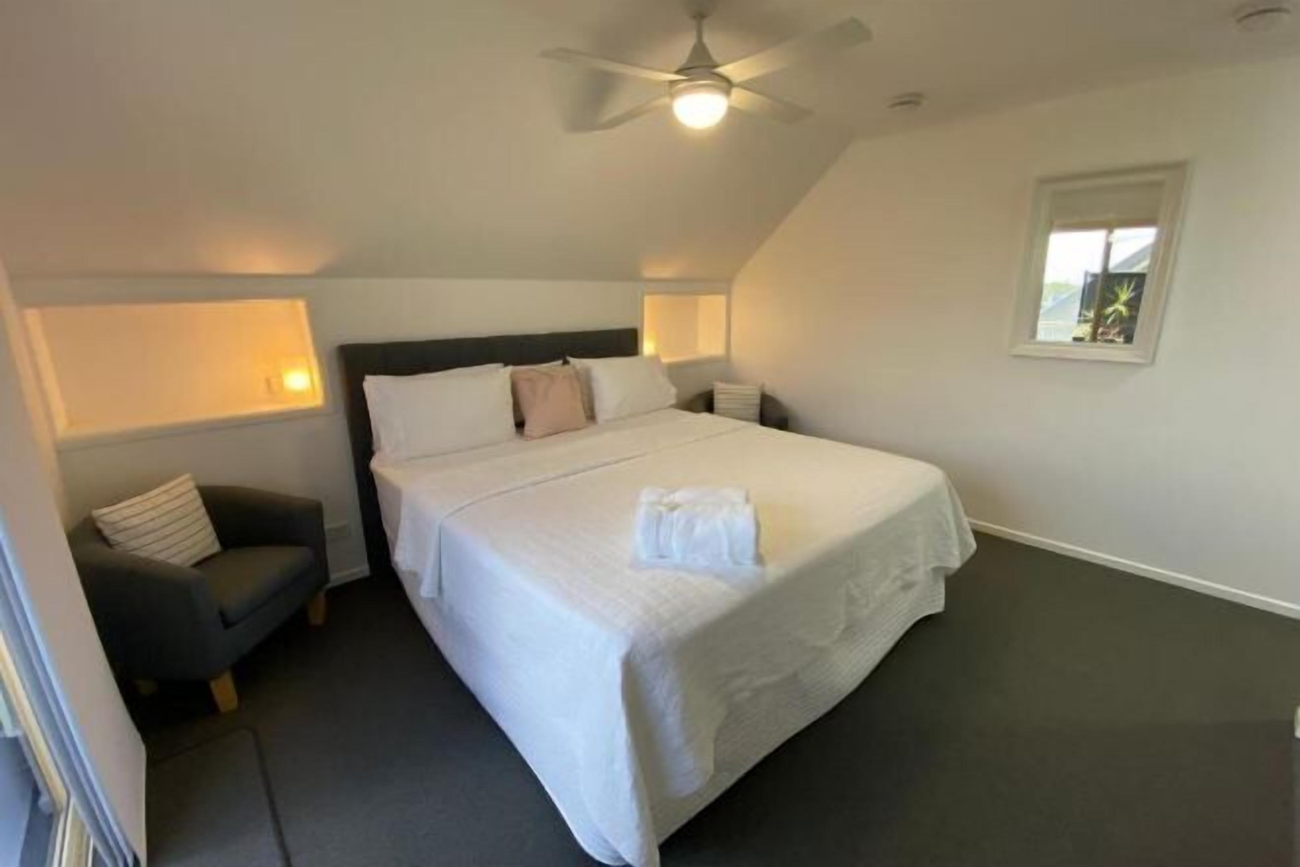 Hypo-allergenic bedding, bed sheets