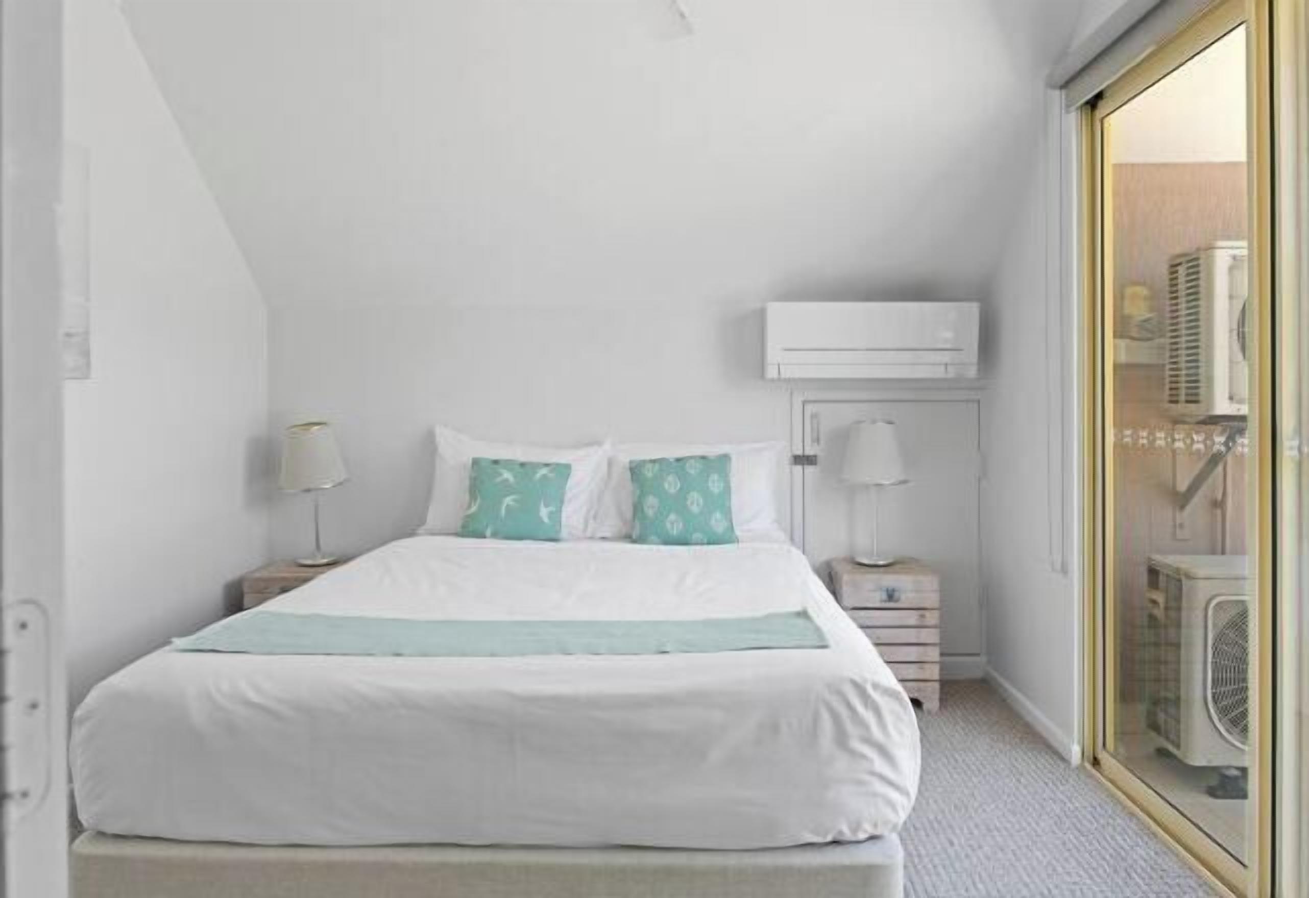 Hypo-allergenic bedding, bed sheets