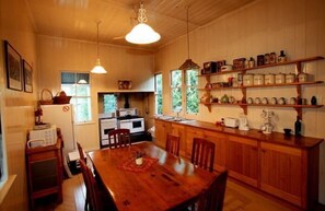 Living area - Mt Barney Lodge Country Retreat (Mount Barney)