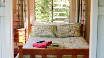 Standard Room, Non Smoking, Shared Bathroom (Foresters Hut)