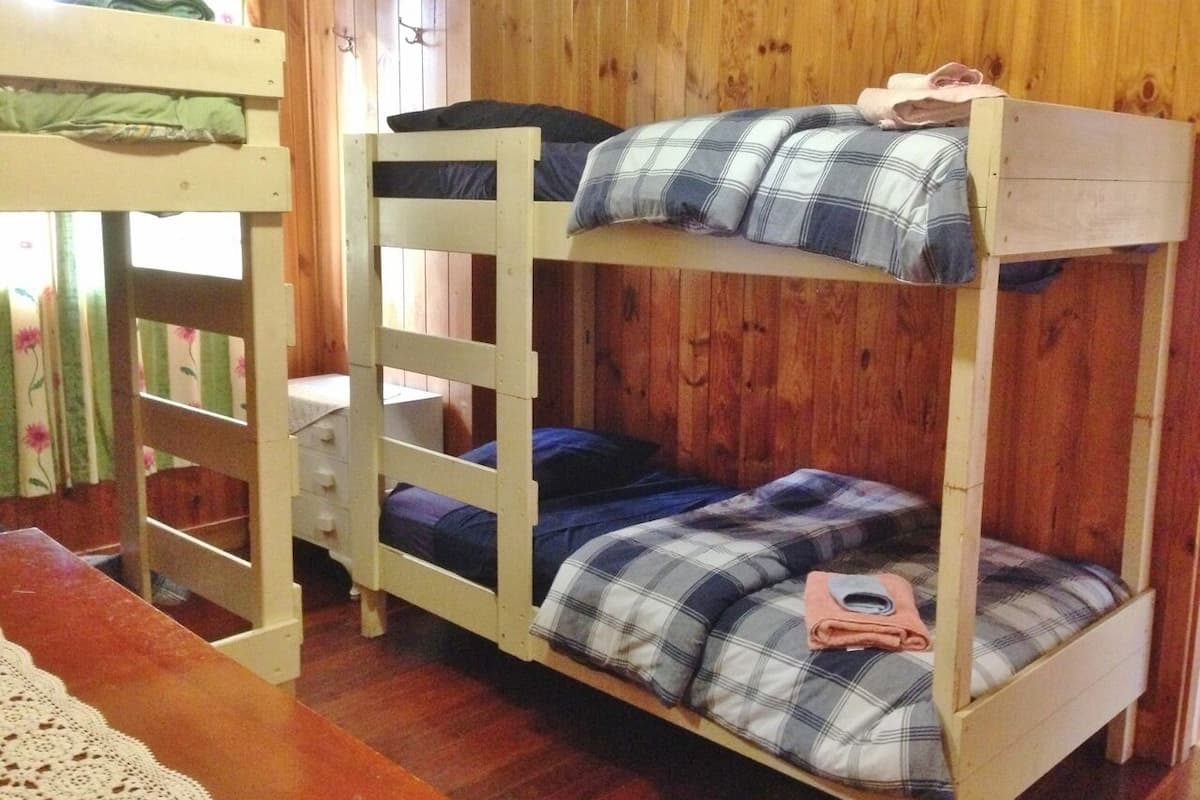Standard Room, Non Smoking, Shared Bathroom (Henrys Hut)