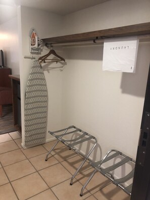 Iron/ironing board