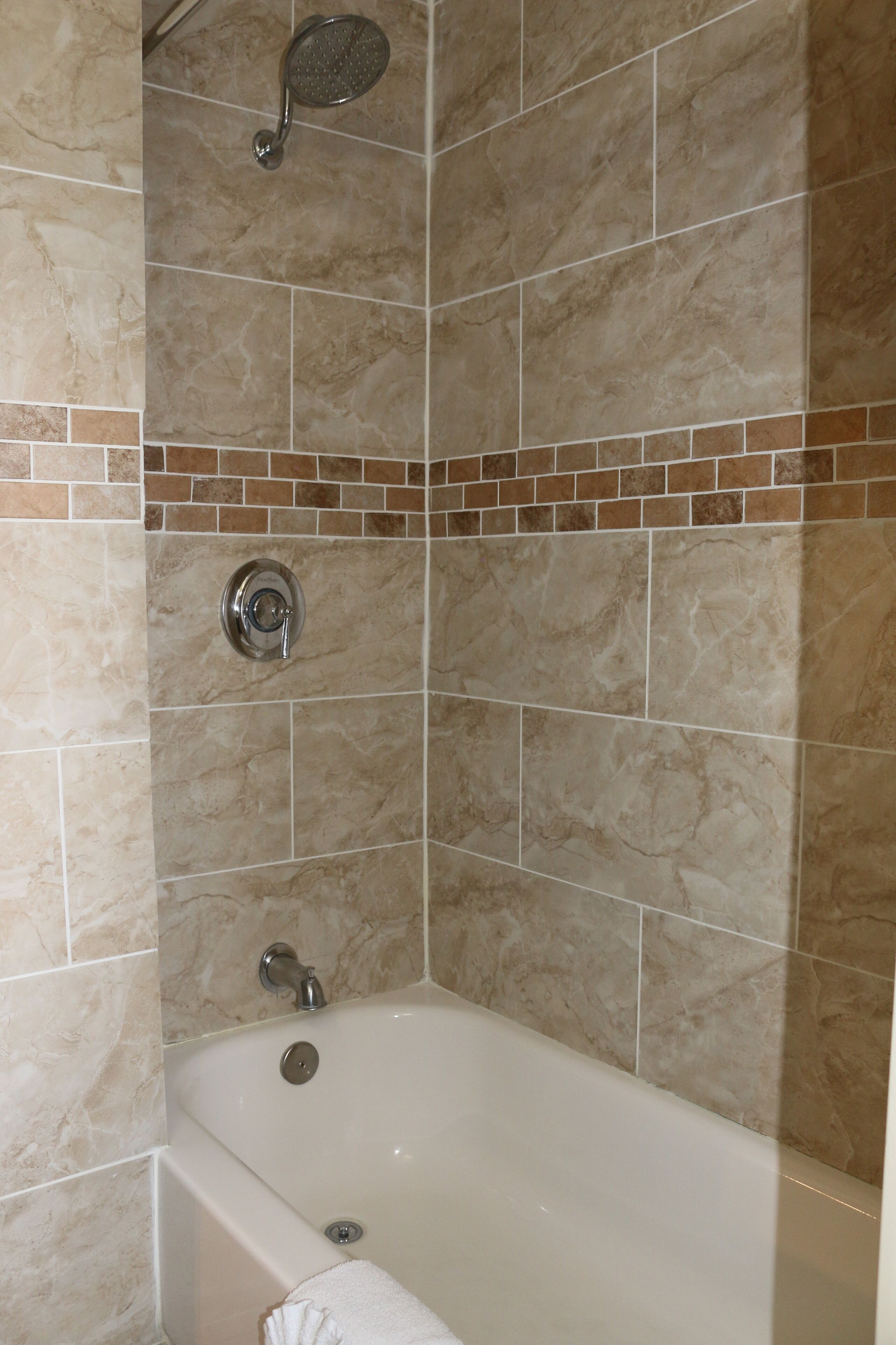 Family Room, Multiple Beds (3 Queen Beds) | Bathroom | Combined shower/bathtub, free toiletries, hair dryer, towels