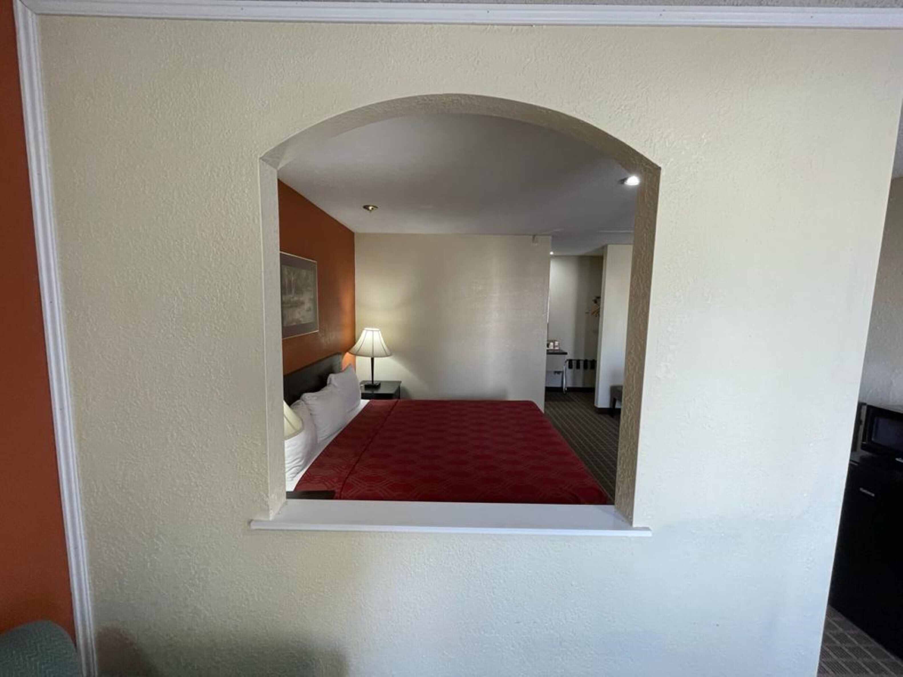 Room, 1 King Bed, Non Smoking | Desk, rollaway beds, bed sheets