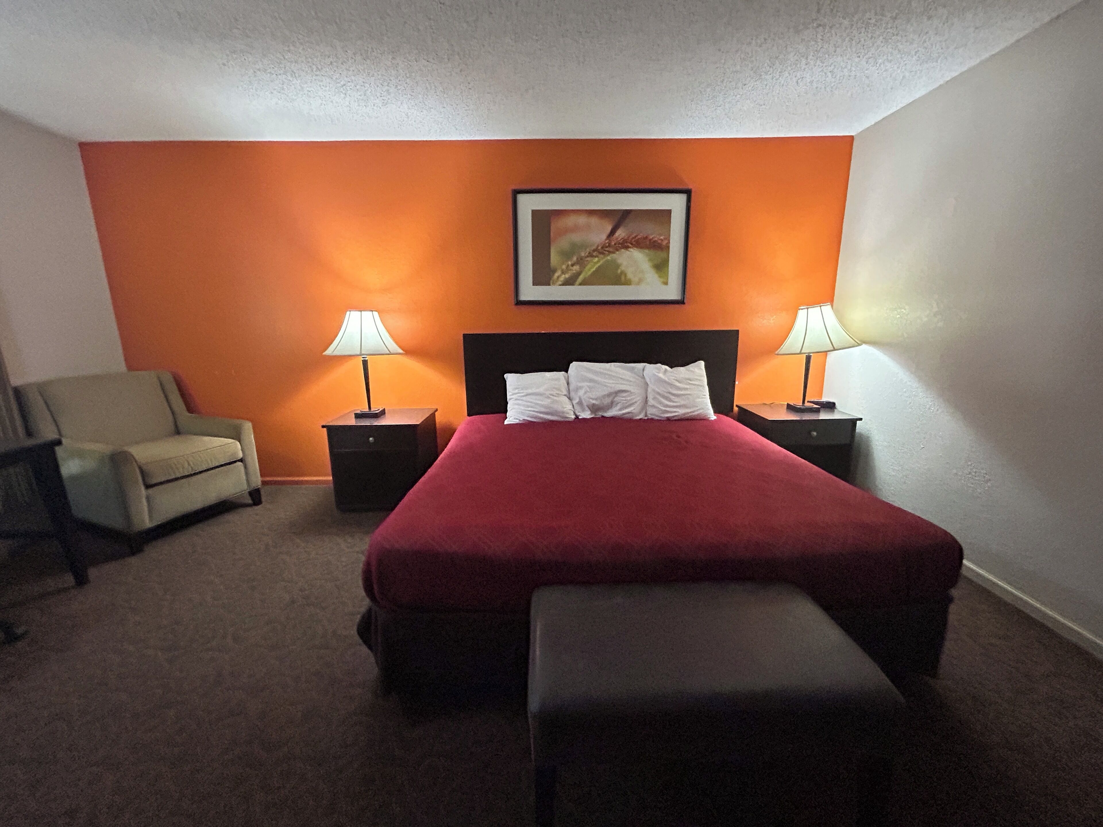 Bàn, bàn ủi/dụng cụ ủi quần áo, truy cập Internet không dây miễn phí 