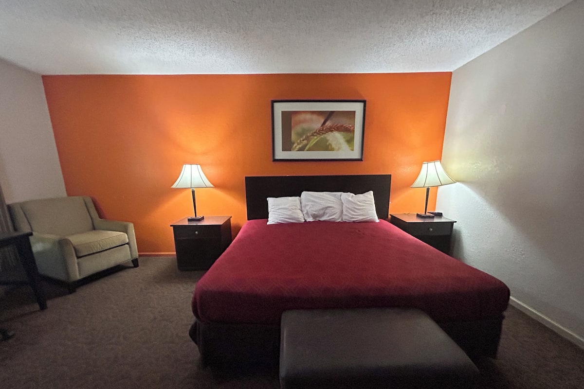 Bàn, bàn ủi/dụng cụ ủi quần áo, truy cập Internet không dây miễn phí