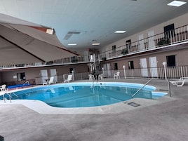 Una piscina cubierta