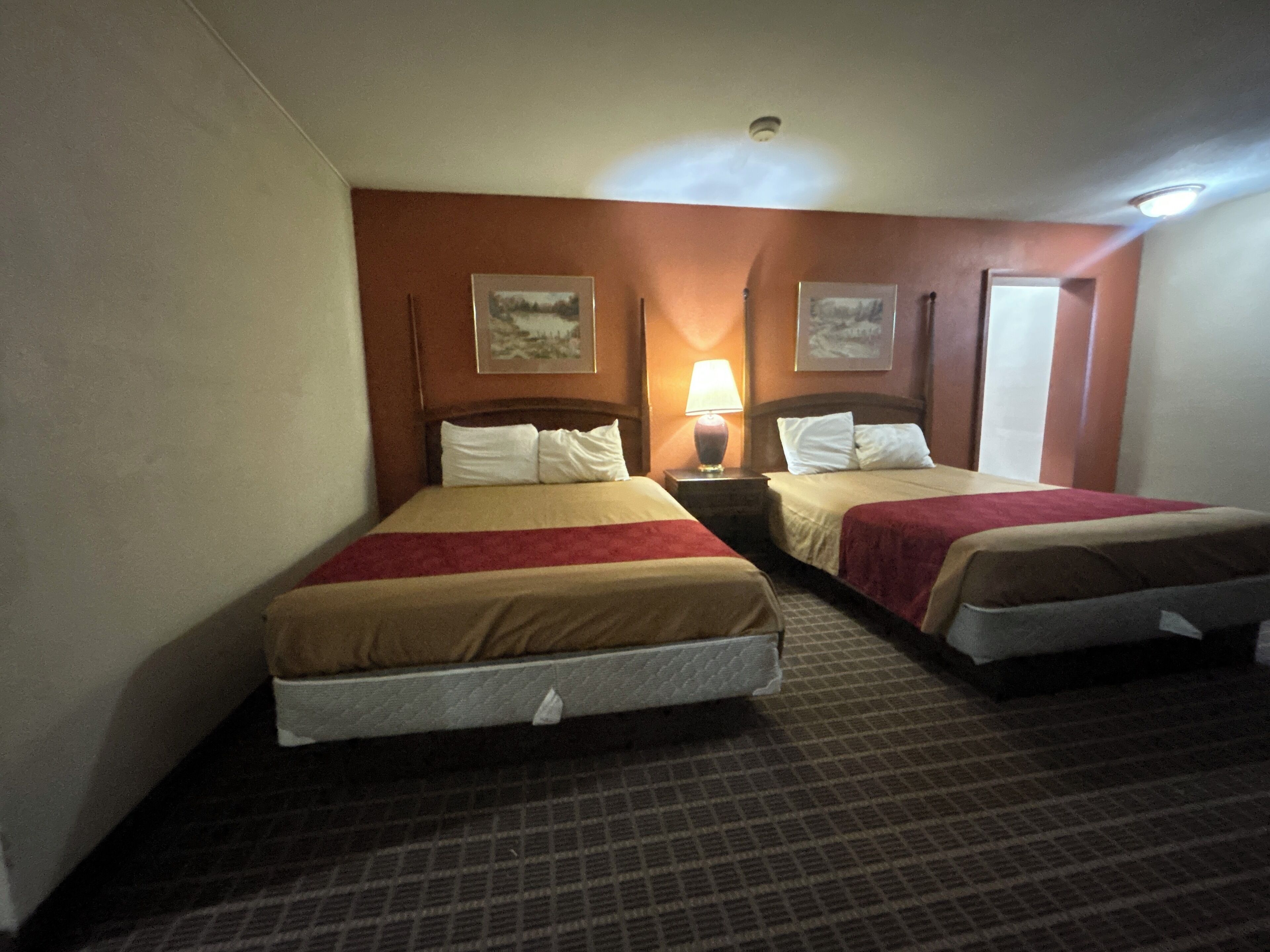 Bàn, bàn ủi/dụng cụ ủi quần áo, truy cập Internet không dây miễn phí 