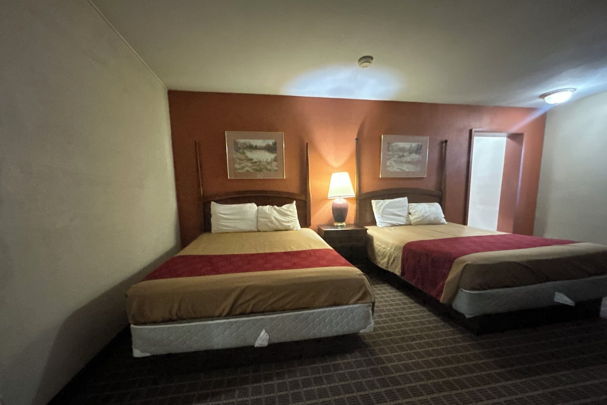 Bàn, bàn ủi/dụng cụ ủi quần áo, truy cập Internet không dây miễn phí