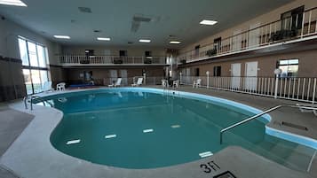 Innendørsbasseng