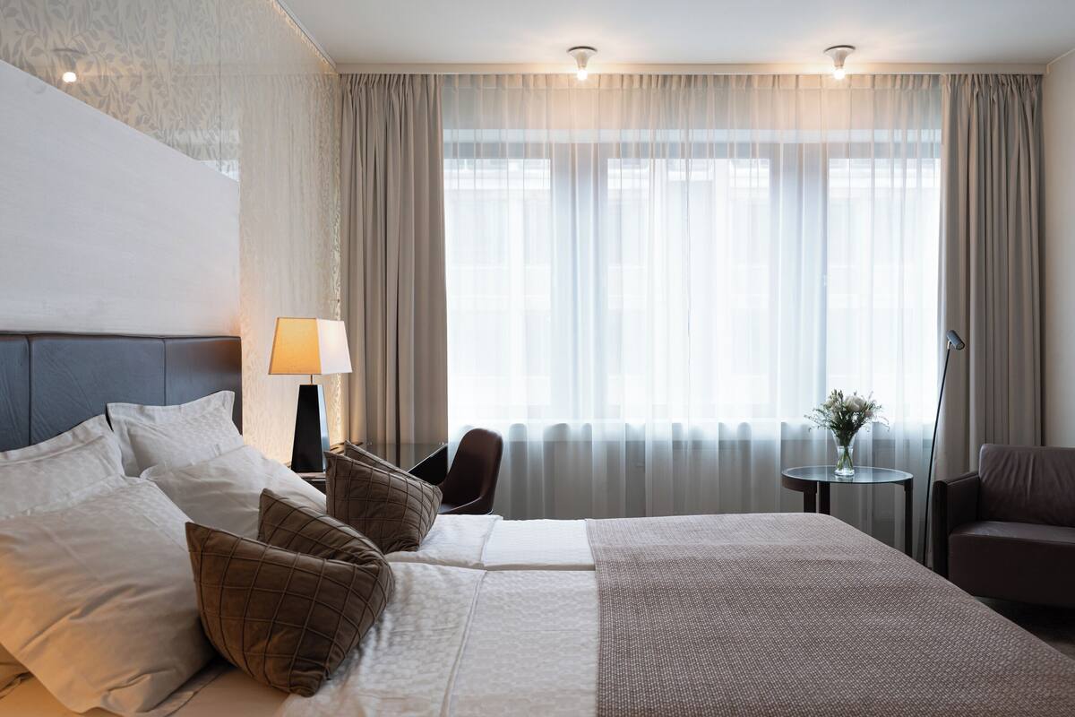 superior double room | hypo-allergenic bedding, minibar, in-room safe, desk