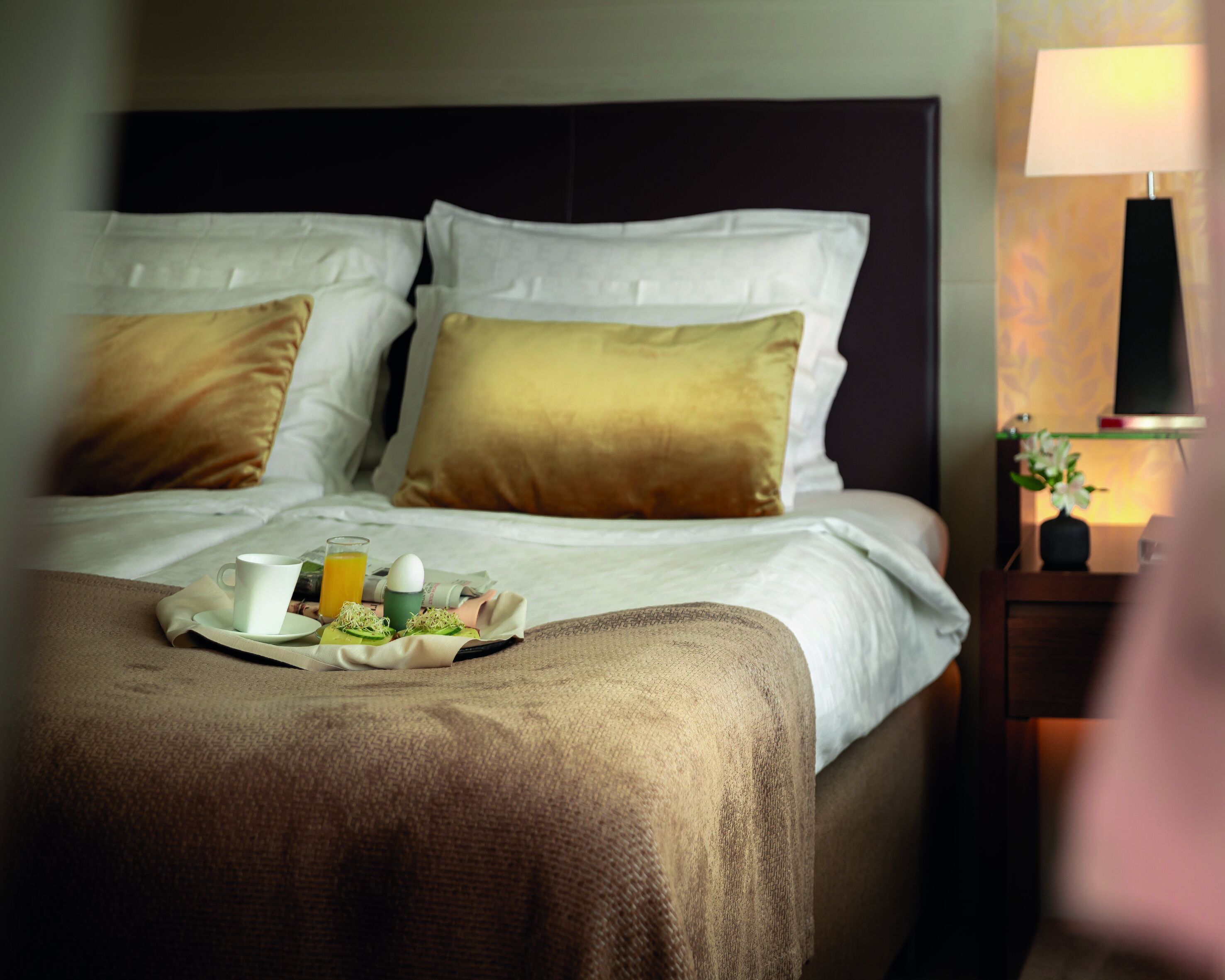 Hypo-allergenic bedding, minibar, in-room safe, desk