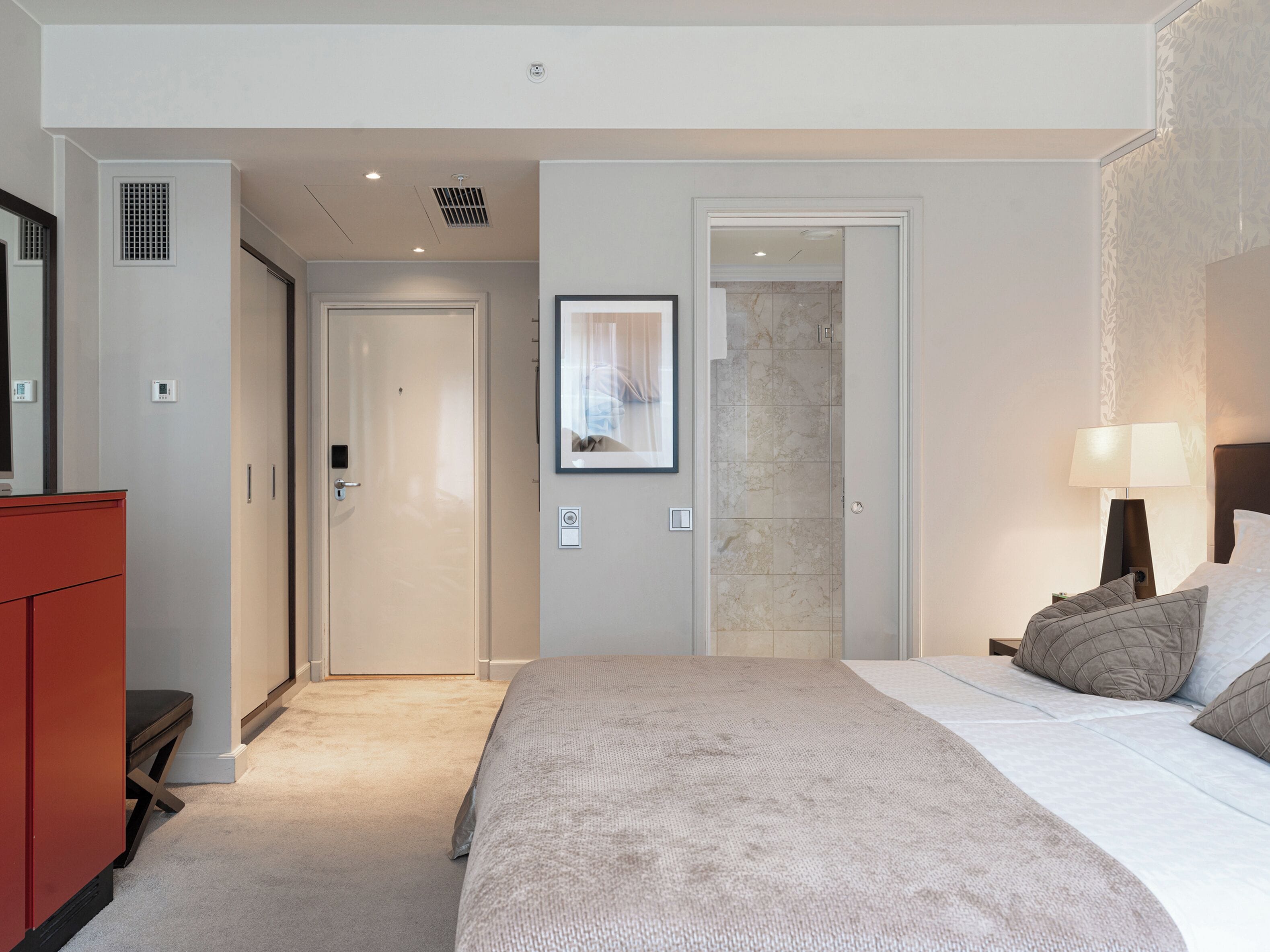 deluxe double room | hypo-allergenic bedding, minibar, in-room safe, desk