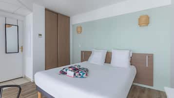 Bureau, chambres insonorisées, fer et planche à repasser, Wi-Fi gratuit