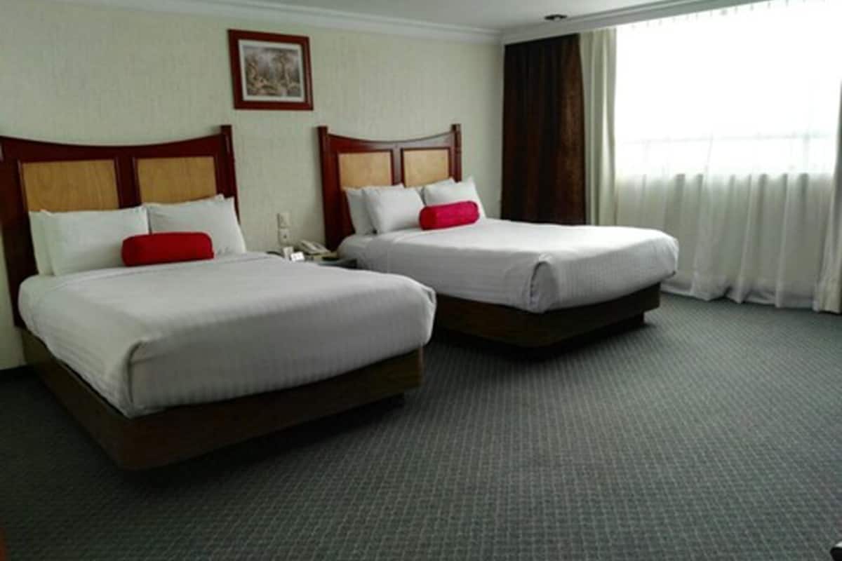 Standard Room, 2 Twin Beds, Non Smoking | In-room safe, desk, blackout drapes, iron/ironing board
