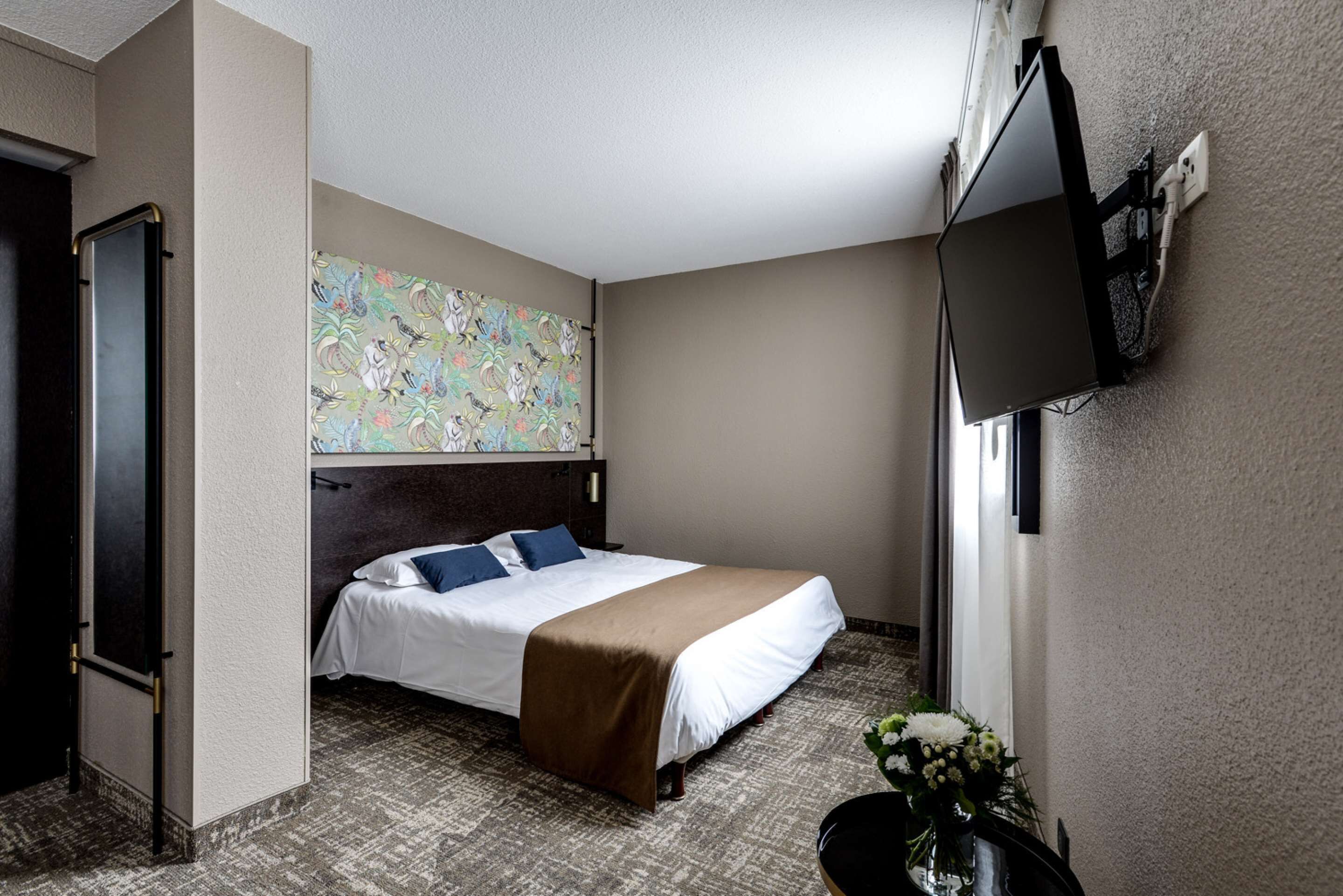 junior suite | desk, laptop workspace, soundproofing, iron/ironing board