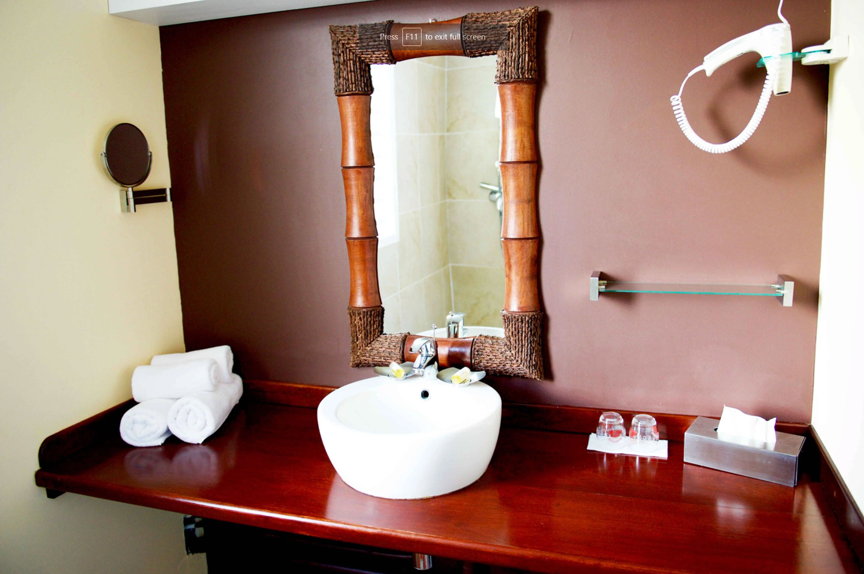 standard room | bathroom | shower, rainfall showerhead, free toiletries, hair dryer