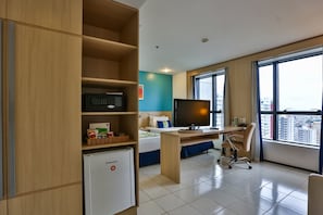 Superior Room, 2 Twin Beds | Minibar, in-room safe, desk, iron/ironing board - Quality Hotel Manaus (Manaus)