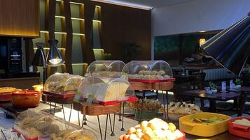 Free daily full breakfast