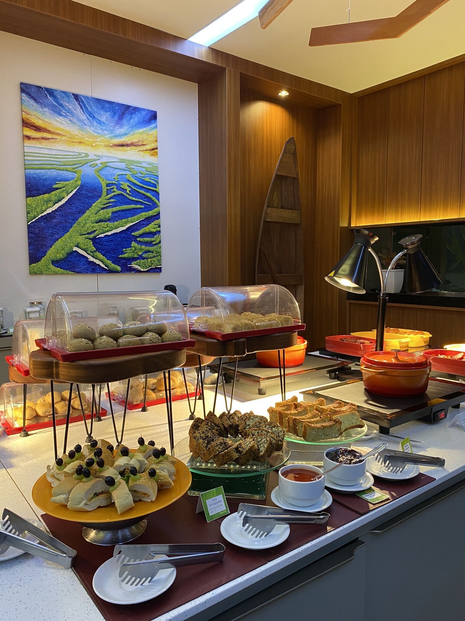 breakfast, lunch and dinner served